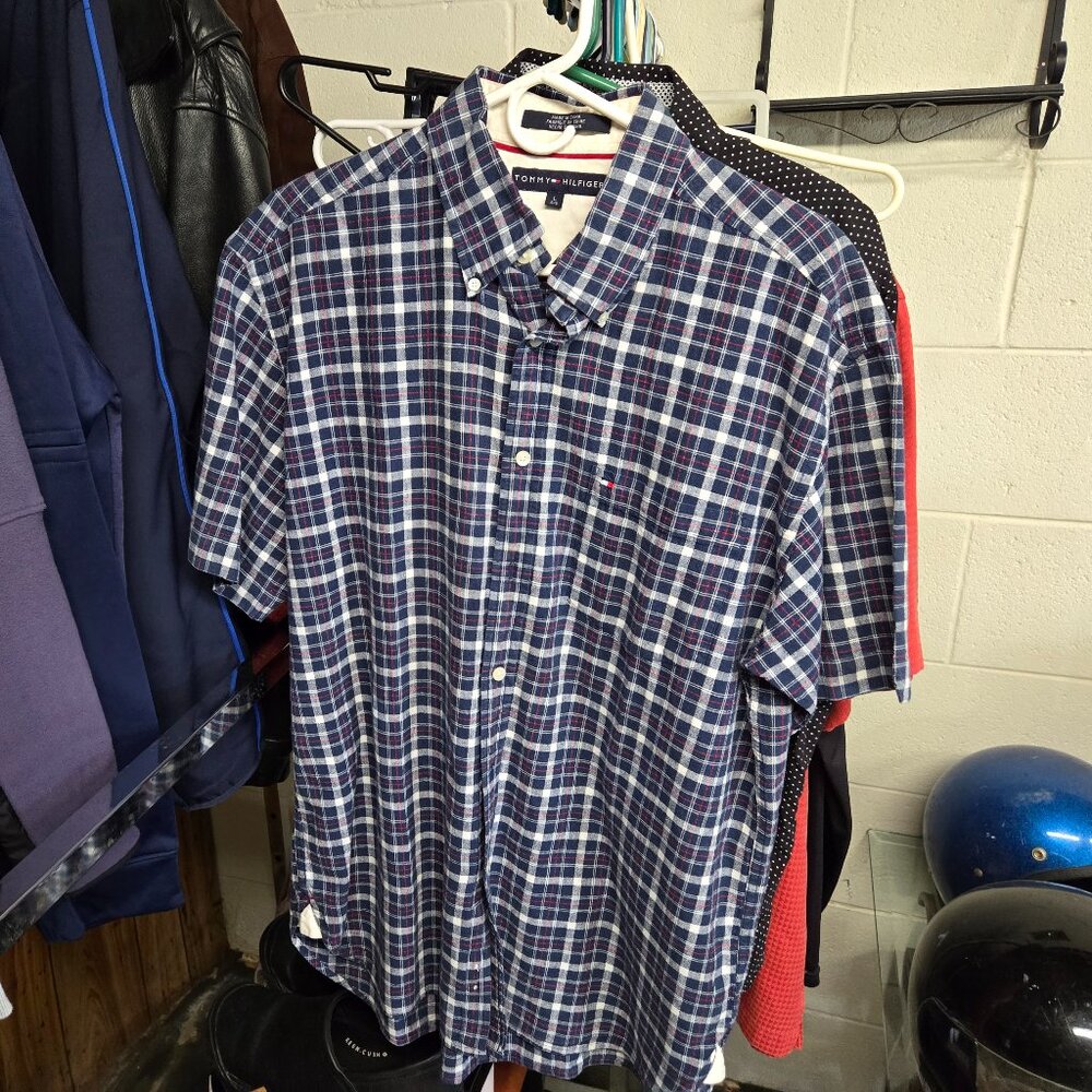Tommy Hilfiger ~ Short Sleeve Button Down Casual Shirt ~ Red White & Blue Plaid